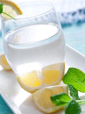 ดื่มน้ำมะนาวกับน้ำอุ่นทุกๆ เช้ากันค่ะ  ประโยชน์...ล้างพิษ ลดสิว...ลดน้ำหนัก...