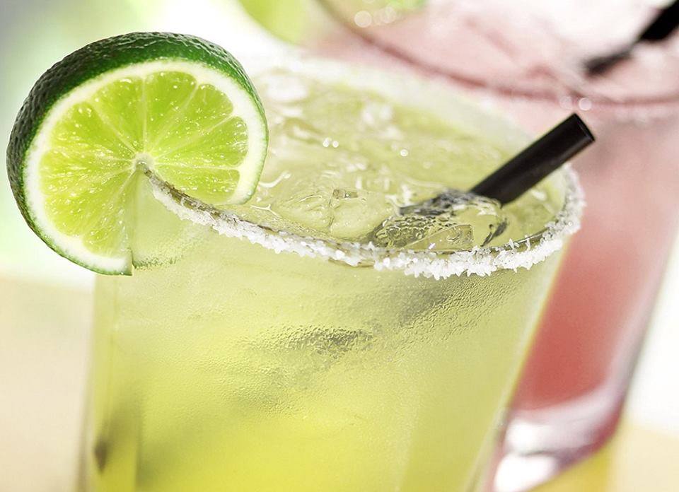 9 เคล็ดลับความงามด้วย น้ำมะนาว ลองเอาไปใช้กันดูนะคะ